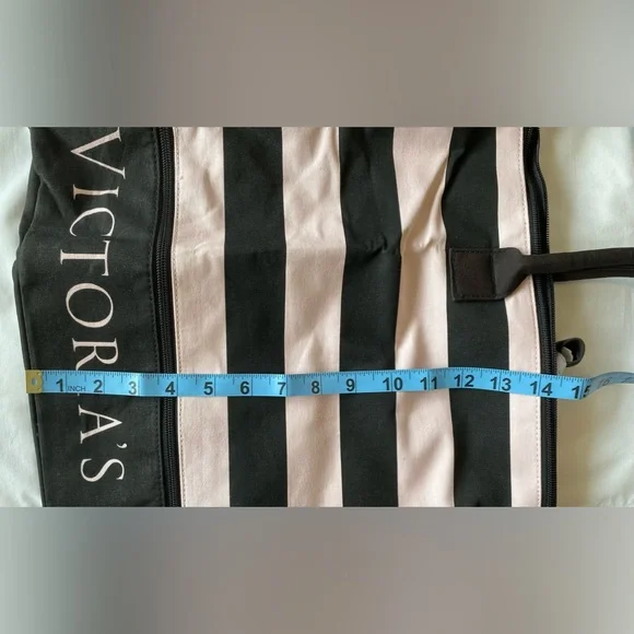 NWT Victoria’s Secret Weekender Tote Black and Pink Expands with shoulder strap - Picture 15 of 15